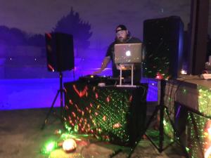 2020 Wedding Dj Cost Hiring Tips How To Save